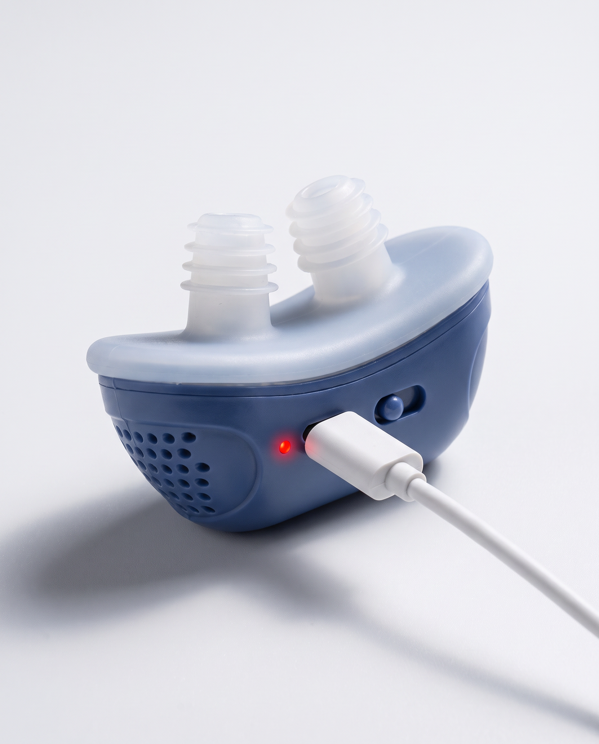 SleepZenza Anti-Snurk Neusclip tijdens het opladen